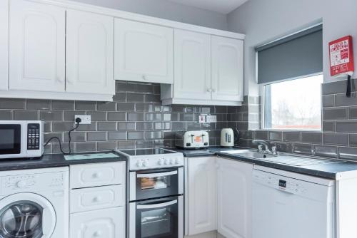 A kitchen or kitchenette at Bunhovil -3 bedroom