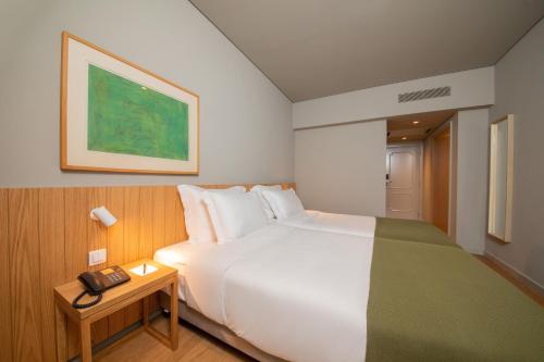 Postel nebo postele na pokoji v ubytování Montebelo Principe Perfeito Viseu Garden Hotel
