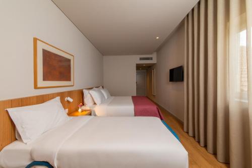 Postel nebo postele na pokoji v ubytování Montebelo Principe Perfeito Viseu Garden Hotel
