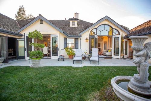 Chateau Robles -Vineyard English Garden, Paso Robles - Harga 