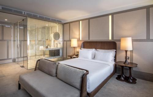 Grand Superior Room