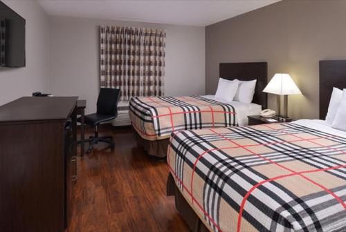 Ένα ή περισσότερα κρεβάτια σε δωμάτιο στο FairBridge Inn Express Monroe City