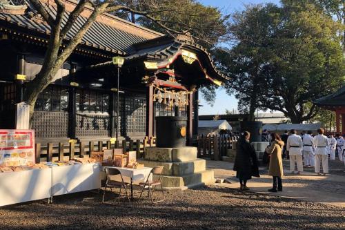 a group of people standing in front of a temple at KANRA ichinomiya in Ichinomiya