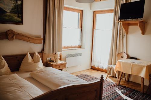 Кровать или кровати в номере Landhof Waidegger Wirt - Hotel, Restaurant, Bar