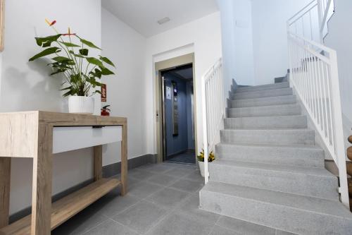a hallway with stairs and a blue door at Pensión San Lorenzo 2 in Nájera