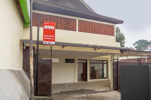 ein Gebäude im Bau ohne Schild in der Unterkunft Super OYO 3209 Hegarbudhi Residence in Bandung
