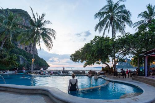 
Der Swimmingpool an oder in der Nähe von Railay Bay Resort & Spa-SHA Extra Plus
