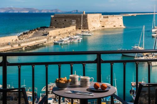 Foto Everblue Apt with Unique Sea & Old Port View in the City Center wlaking distance to all major Sites