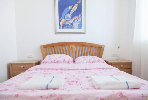 Voodi või voodid majutusasutuse Alona's Apartments toas