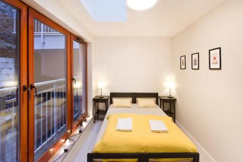 Кровать или кровати в номере WaterLane Island Hostel&Apartments