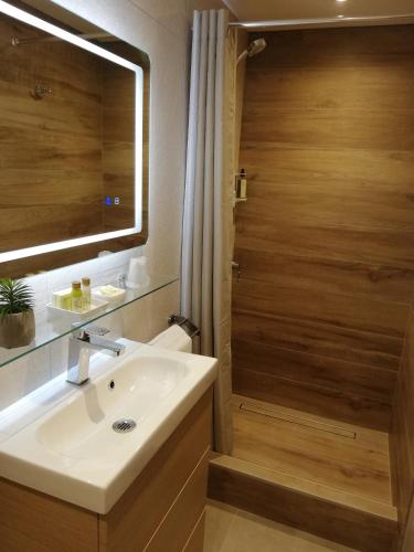 Gallery image of Hotel Miramar- Cap d'Antibes - La Garoupe plage in Antibes