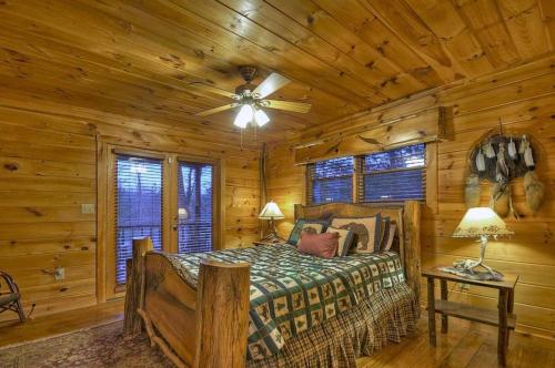 a bedroom with a bed in a log cabin at Big Buck Lodge in Blue Ridge