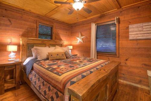 a bedroom with a bed in a log cabin at Creekside R&R in Blue Ridge