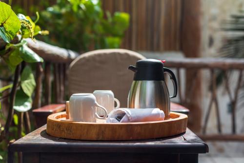 Kemudahan buat kopi dan teh di Casa Ganesh Tulum-Beachfront hotel by Ahau Collection