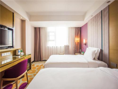 Kama o mga kama sa kuwarto sa Lavande Hotel Zhanjiang Guomao