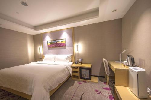 Katil atau katil-katil dalam bilik di Lavande Hotel Taixing Jiangping Road