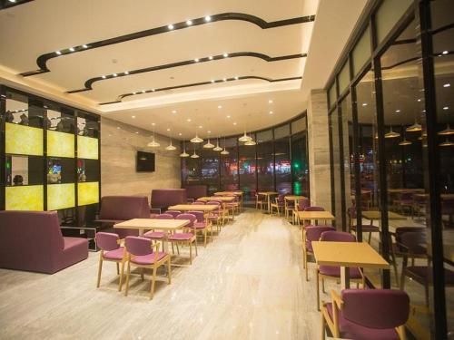 Lavande Hotels·Foshan Nanhai Dali New Metropolis tesisinde bir restoran veya yemek mekanı