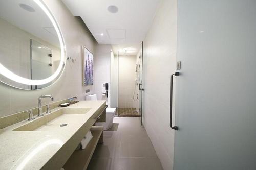 a bathroom with two sinks and a mirror at Lavande Hotel Beijing Guanganmen Daguan Garden in Beijing