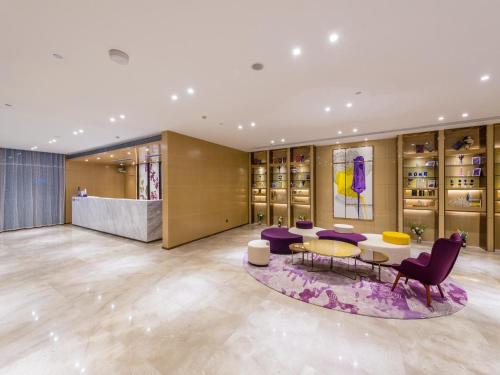 Lobby alebo recepcia v ubytovaní Lavande Hotels·Foshan Zhoucun Ligang Road Xunfenggang Metro Station