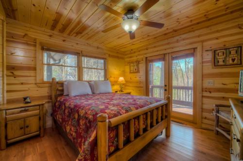 Ένα ή περισσότερα κρεβάτια σε δωμάτιο στο Hilltop Hideaway