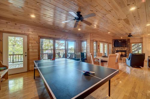 Φωτογραφία από το άλμπουμ του Lodge on the Lake σε Blue Ridge