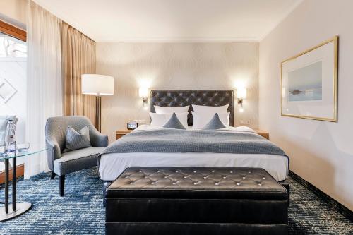 Una cama o camas en una habitación de Dorint Venusberg Bonn