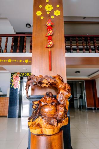 a statue of a person on a column in a building at Hoang Duc Hotel in Chau Doc