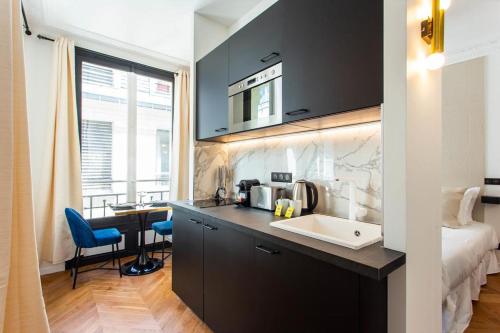 Photo de la galerie de l'établissement Intimate apartment - 1BR-2P - Champs Elysées, à Paris