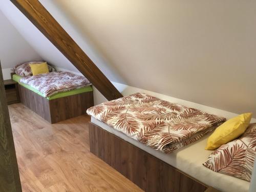 Postel nebo postele na pokoji v ubytování Apartmány Rychtaříkovi