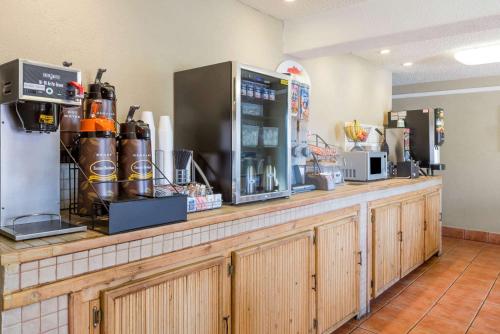 Kuchyň nebo kuchyňský kout v ubytování Super 8 by Wyndham Socorro