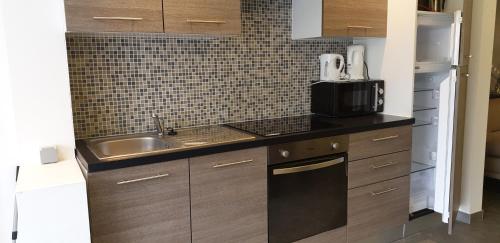 a kitchen with a sink and a microwave at Holiday Home Workers in Wervik