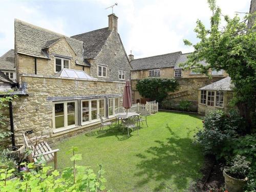 Coach House Burford – Photos 2