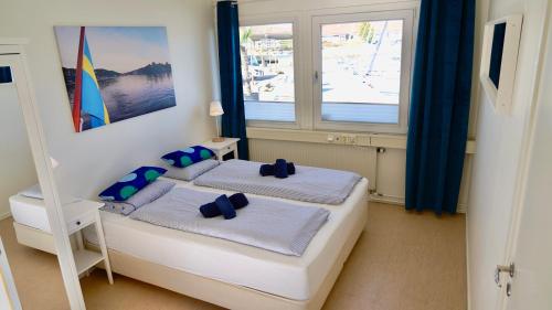 Postel nebo postele na pokoji v ubytování Henåns Hostel in the Marina
