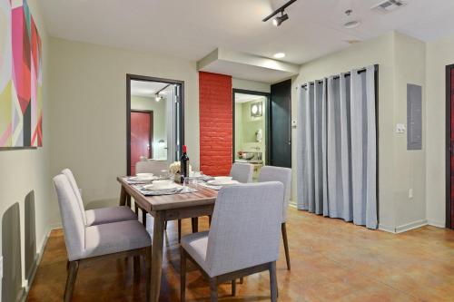 a dining room with a table and chairs at LiivUP Warehouse Apartments in New Orleans