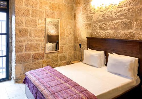 a hotel room with a bed and two lamps at New Imperial Hotel in Jerusalem