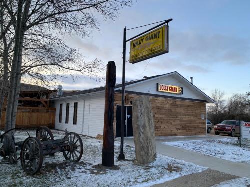 Jolly Giant Pub & Motel – Photos 3