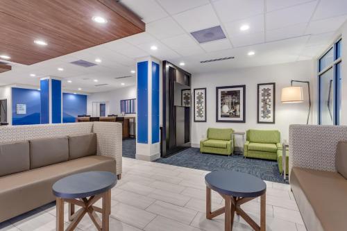 Holiday Inn Express & Suites Hammond, an IHG Hotel