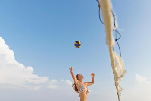 two girls playing with a kite on the beach at Eriyadu Island Resort in Reethi Rah