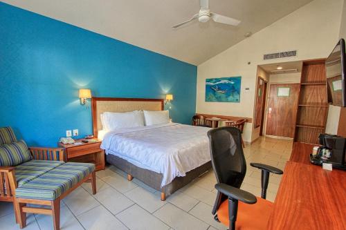 Ένα ή περισσότερα κρεβάτια σε δωμάτιο στο Holiday Inn Huatulco by IHG