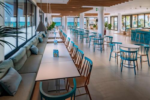 Restoran atau tempat lain untuk makan di Caprici Beach Hotel & Spa
