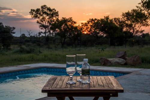 Minuman di LookOut Safari Lodge