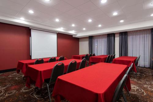 Бизнес-центр и/или конференц-зал в La Quinta by Wyndham Harrisburg-Hershey