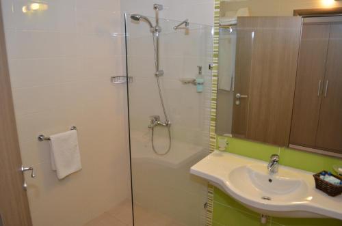 Een badkamer bij Aqua Nevis Hotel & Aqua Park - All Inclusive