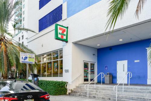 **Picturesque Apartment in Brickell With Pool**Club 3223