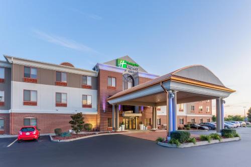 a hotel with a car parked in a parking lot at Holiday Inn Express & Suites O'Fallon-Shiloh by IHG in Shiloh