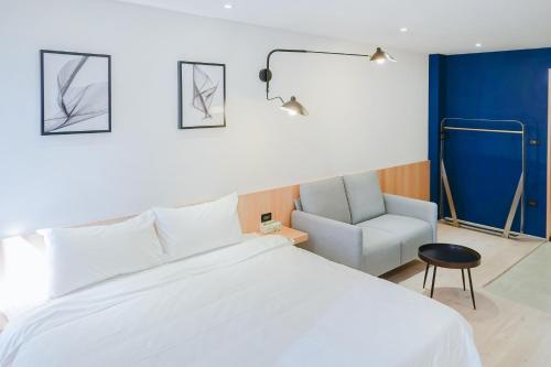 Una cama o camas en una habitación de Sunshine Liv.