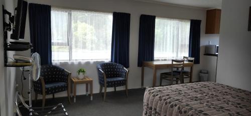 Katil atau katil-katil dalam bilik di Cypress Court Motel