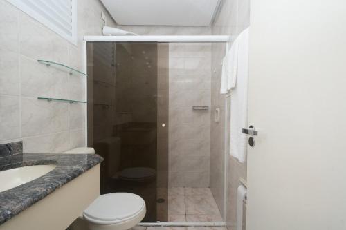 حمام في Flat com serviços na Riviera