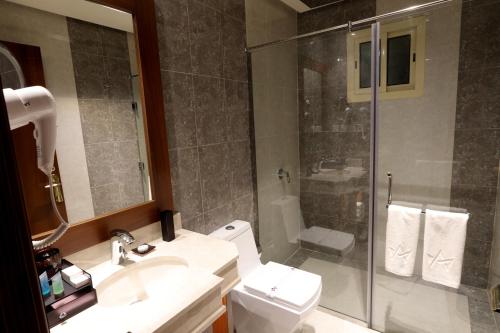 Un baño de Al Malqa Elite Hotel