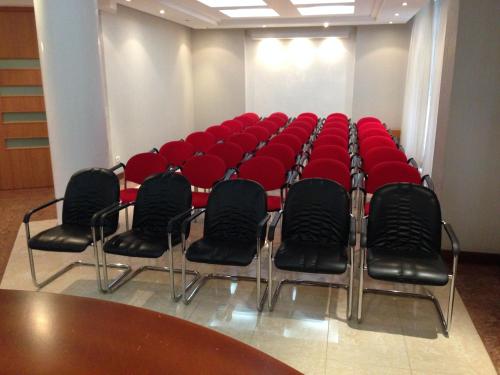 Der Geschäftsbereich oder Konferenzraum in der Unterkunft Hotel Arvi